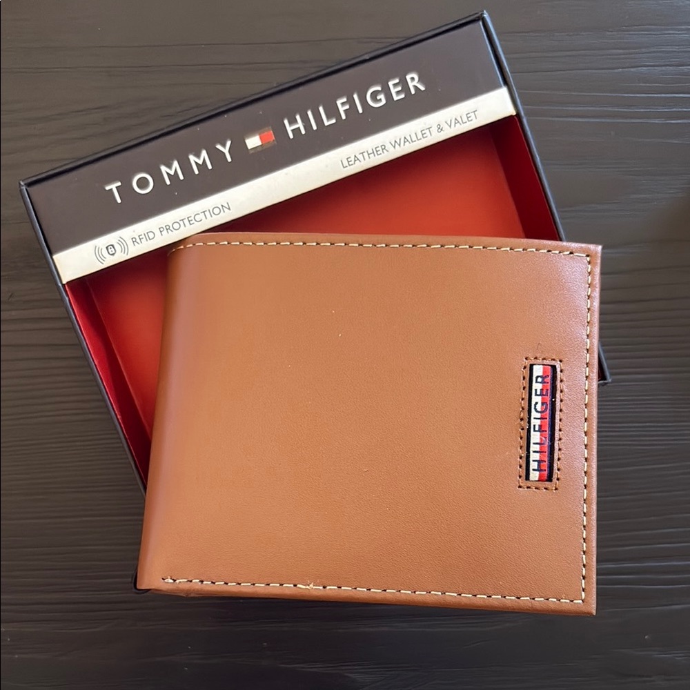 Tommy Hilfiger Tan Leather Wallet